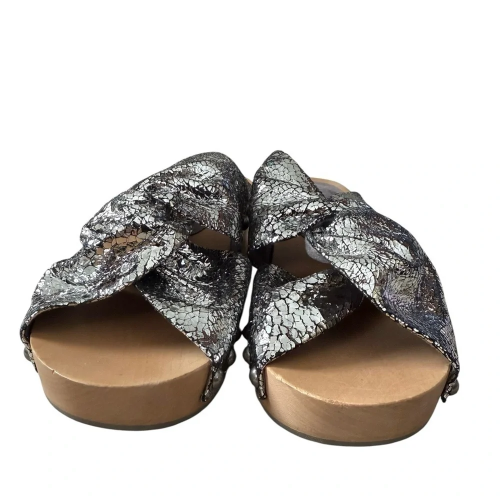 Kelsi Dagger Metallic Silver Crackle Brooklyn Clog 5.5